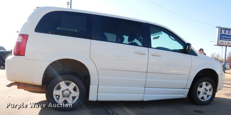 image for item GF9960 2010 Dodge Grand Caravan handicap accessible van