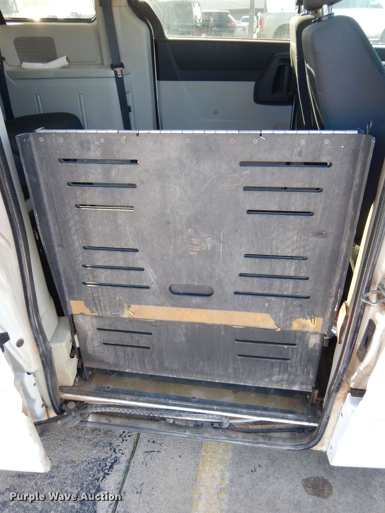 image for item GF9960 2010 Dodge Grand Caravan handicap accessible van