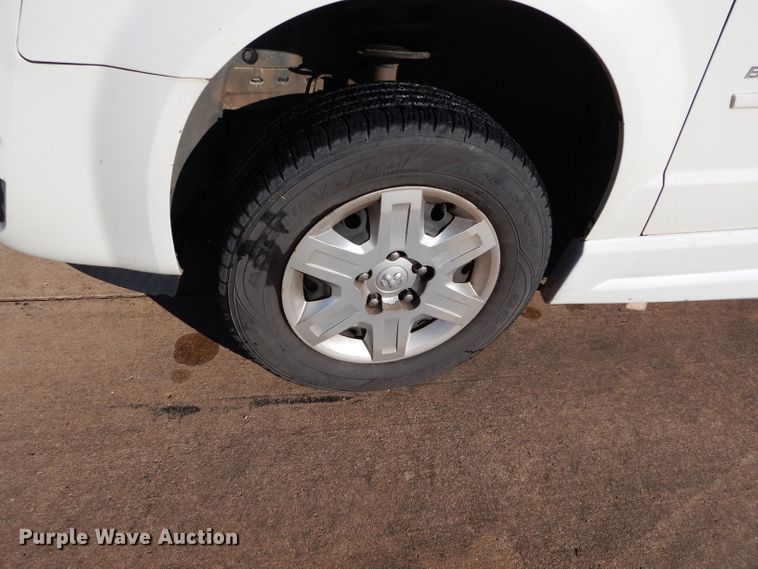 image for item GF9960 2010 Dodge Grand Caravan handicap accessible van