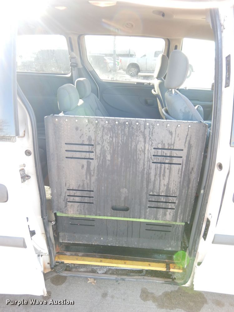 image for item GF9961 2007 Dodge Grand Caravan handicap accessible van