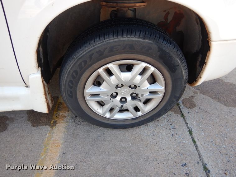 image for item GF9961 2007 Dodge Grand Caravan handicap accessible van