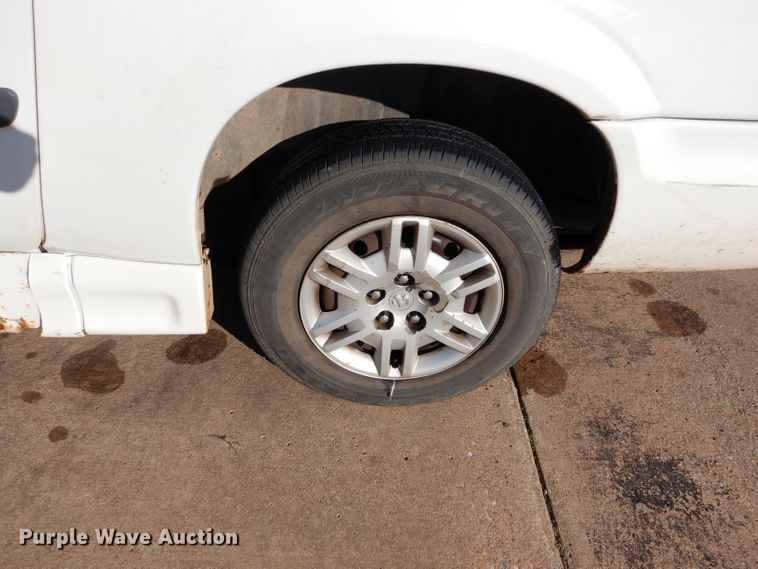 image for item GF9961 2007 Dodge Grand Caravan handicap accessible van