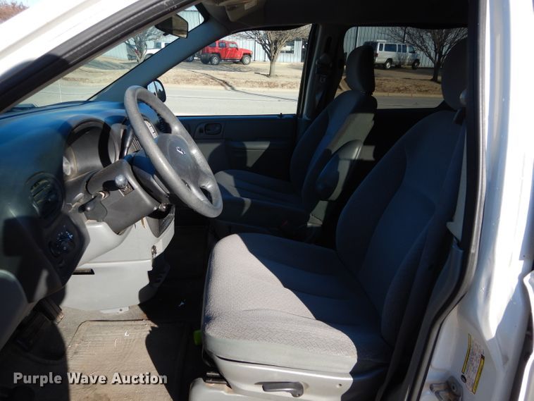 image for item GF9962 2007 Dodge Grand Caravan handicap accessible van