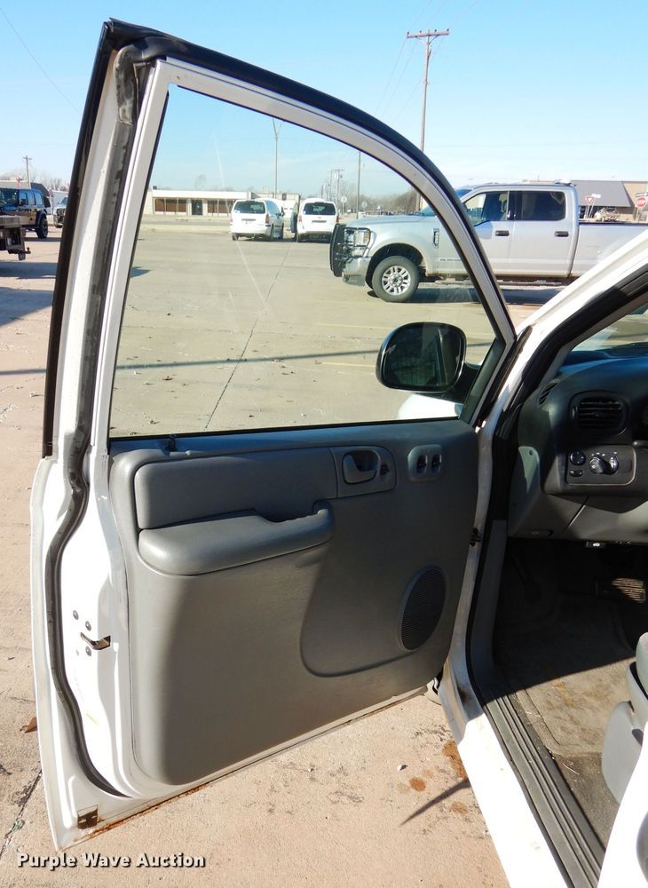 image for item GF9962 2007 Dodge Grand Caravan handicap accessible van