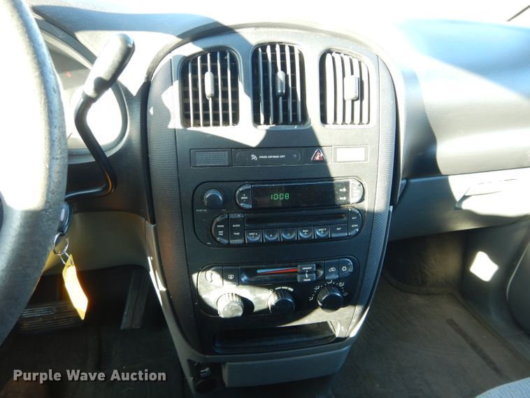 image for item GF9962 2007 Dodge Grand Caravan handicap accessible van