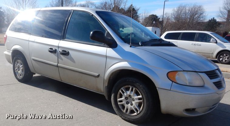 image for item GF9977 2005 Dodge Grand Caravan van
