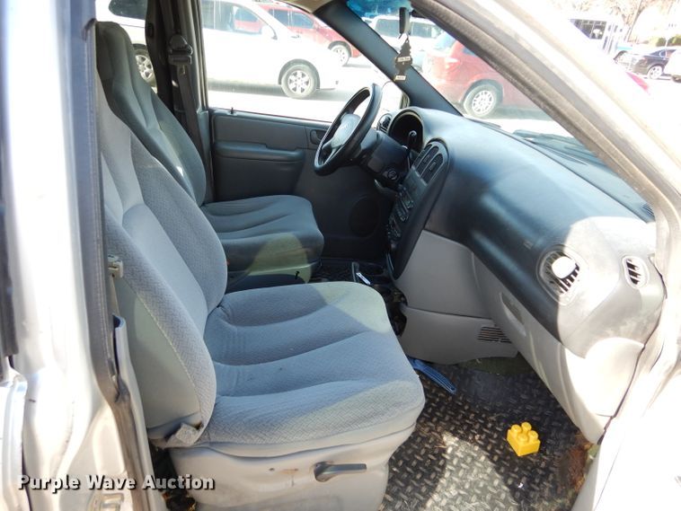 image for item GF9977 2005 Dodge Grand Caravan van