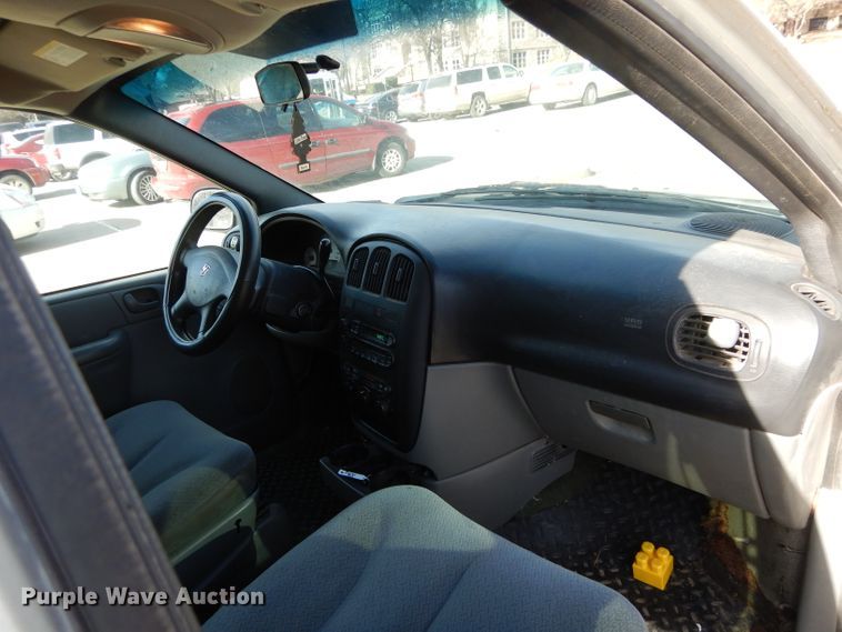 image for item GF9977 2005 Dodge Grand Caravan van
