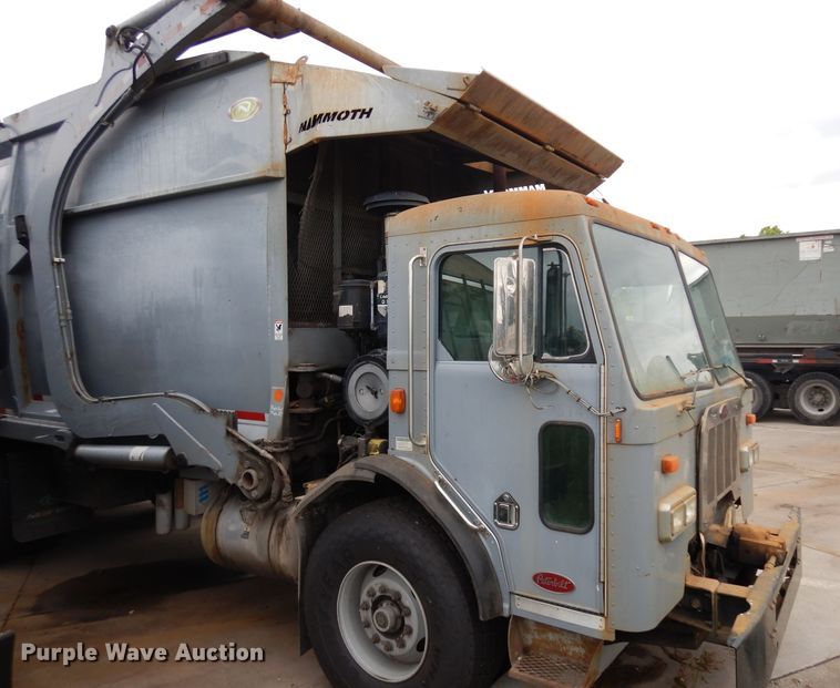 image for item GG9091 2012 Peterbilt 320 refuse truck