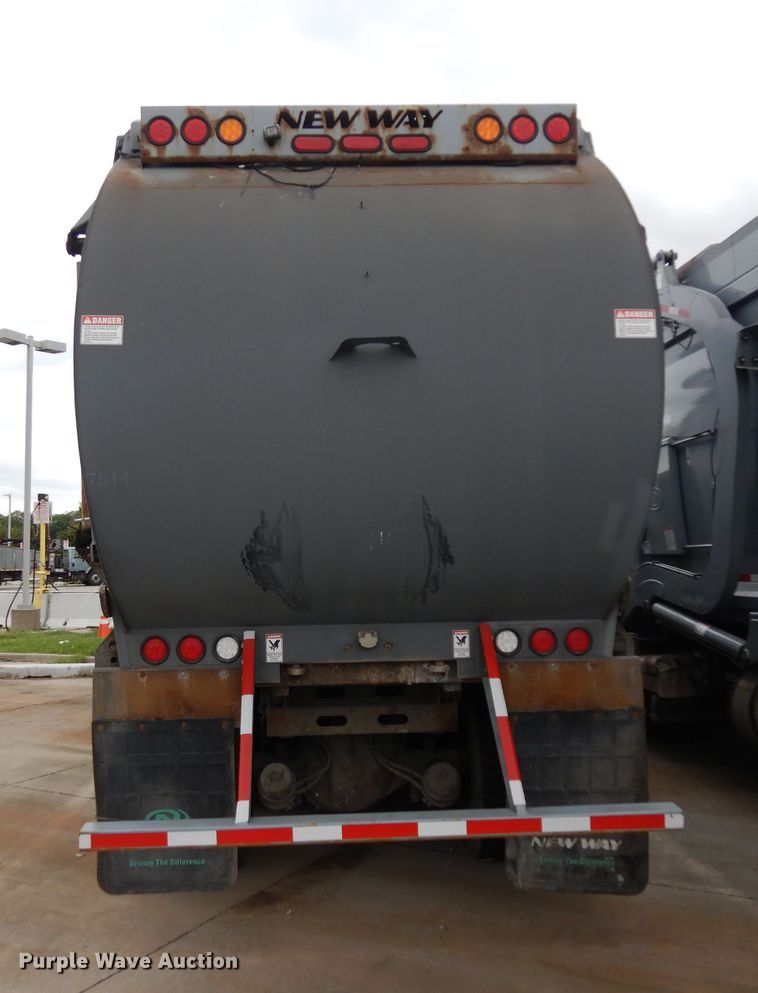 image for item GG9091 2012 Peterbilt 320 refuse truck