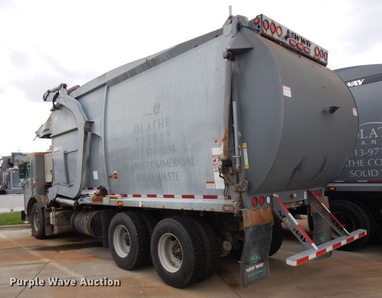 image for item GG9091 2012 Peterbilt 320 refuse truck