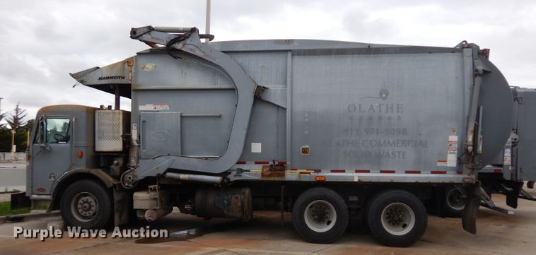 image for item GG9091 2012 Peterbilt 320 refuse truck