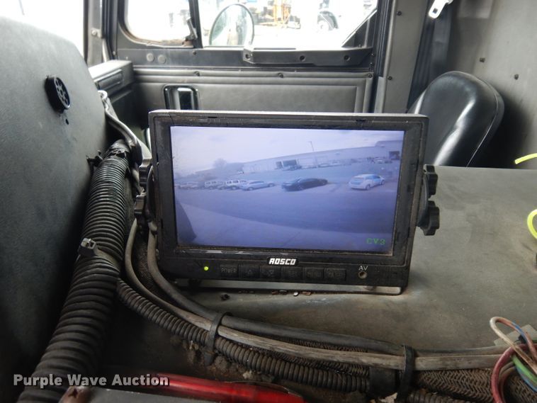 image for item GG9091 2012 Peterbilt 320 refuse truck