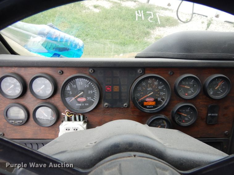 image for item GG9091 2012 Peterbilt 320 refuse truck