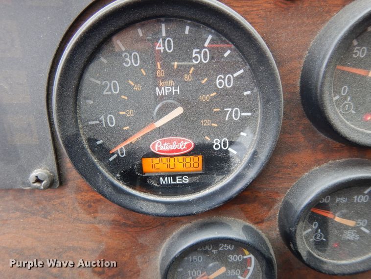 image for item GG9091 2012 Peterbilt 320 refuse truck