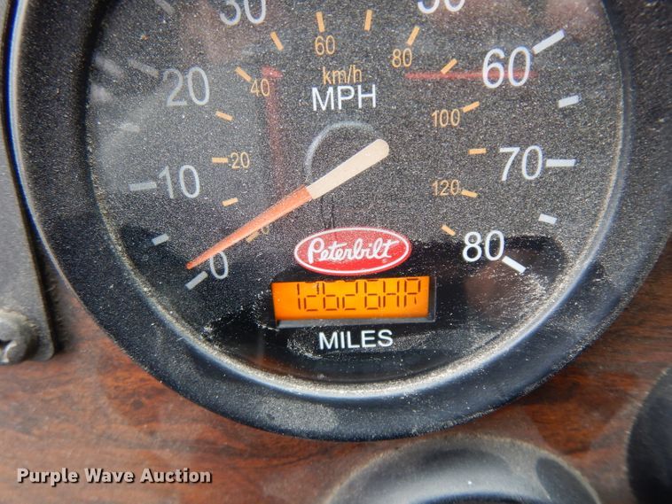 image for item GG9091 2012 Peterbilt 320 refuse truck