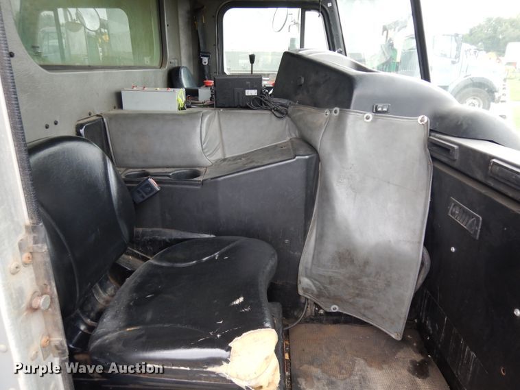 image for item GG9091 2012 Peterbilt 320 refuse truck