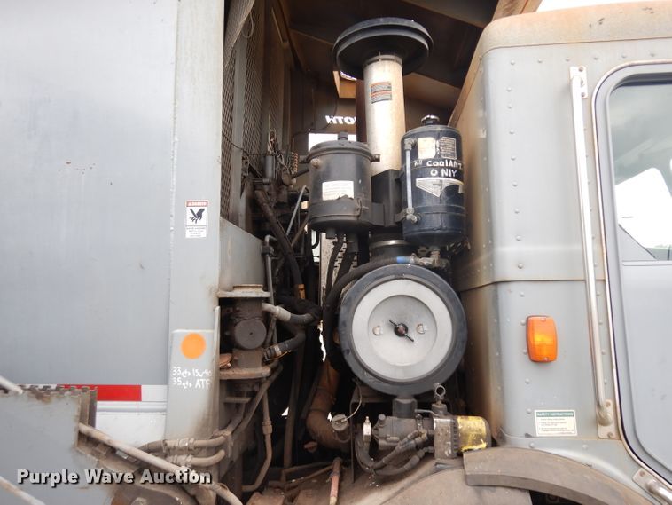 image for item GG9091 2012 Peterbilt 320 refuse truck