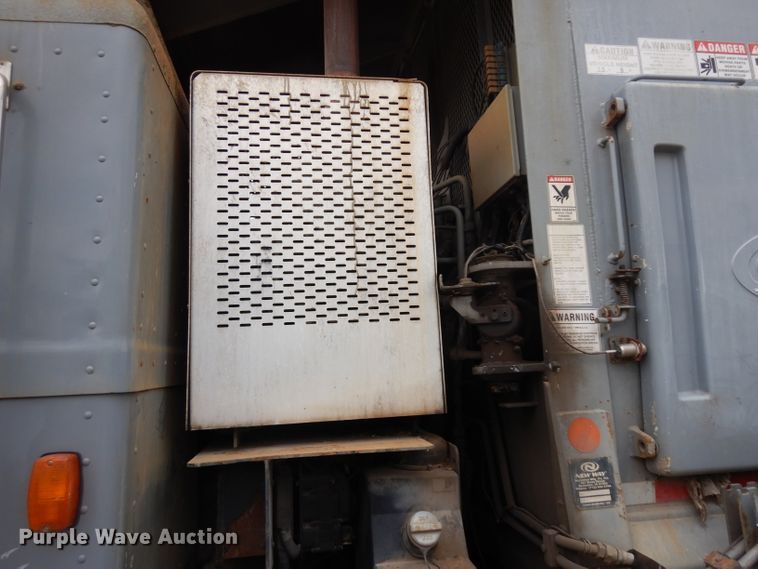 image for item GG9091 2012 Peterbilt 320 refuse truck