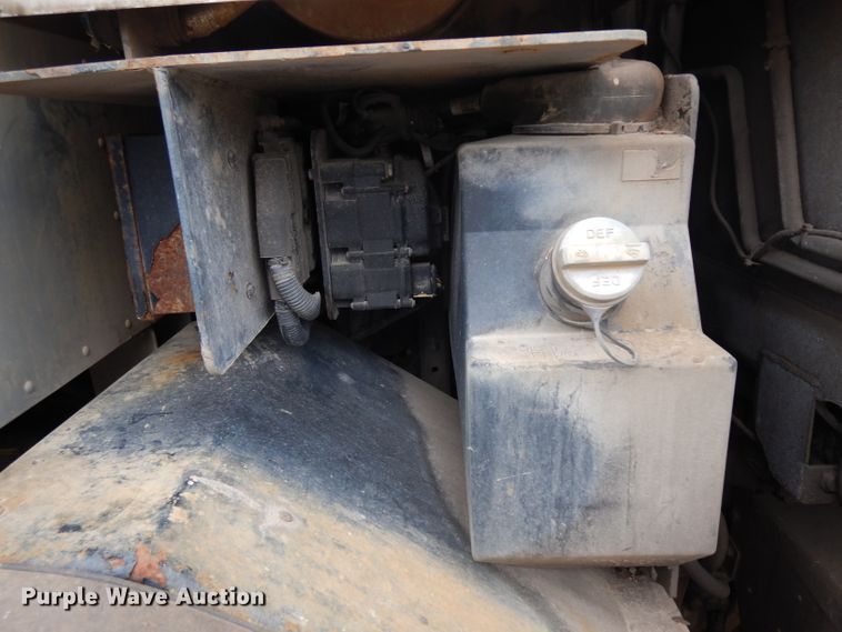 image for item GG9091 2012 Peterbilt 320 refuse truck