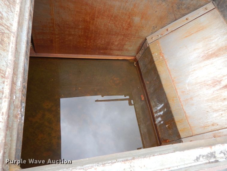 image for item GG9091 2012 Peterbilt 320 refuse truck