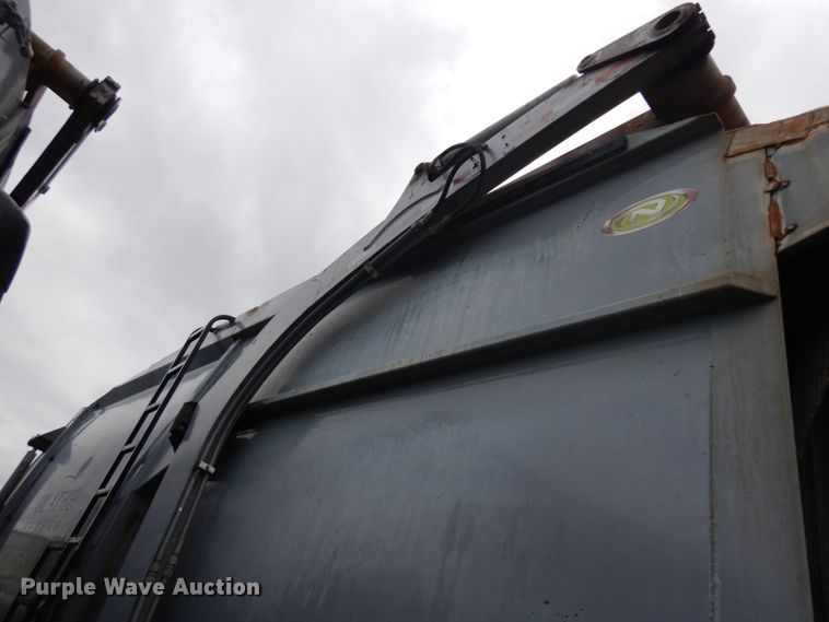 image for item GG9091 2012 Peterbilt 320 refuse truck