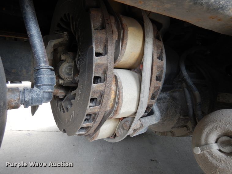 image for item GG9091 2012 Peterbilt 320 refuse truck