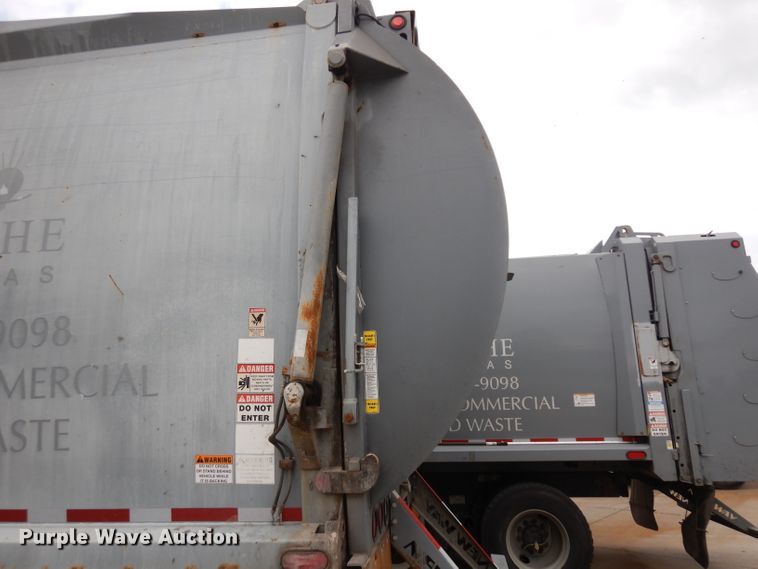 image for item GG9091 2012 Peterbilt 320 refuse truck