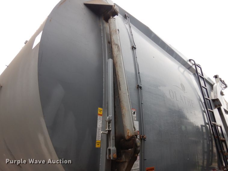 image for item GG9091 2012 Peterbilt 320 refuse truck