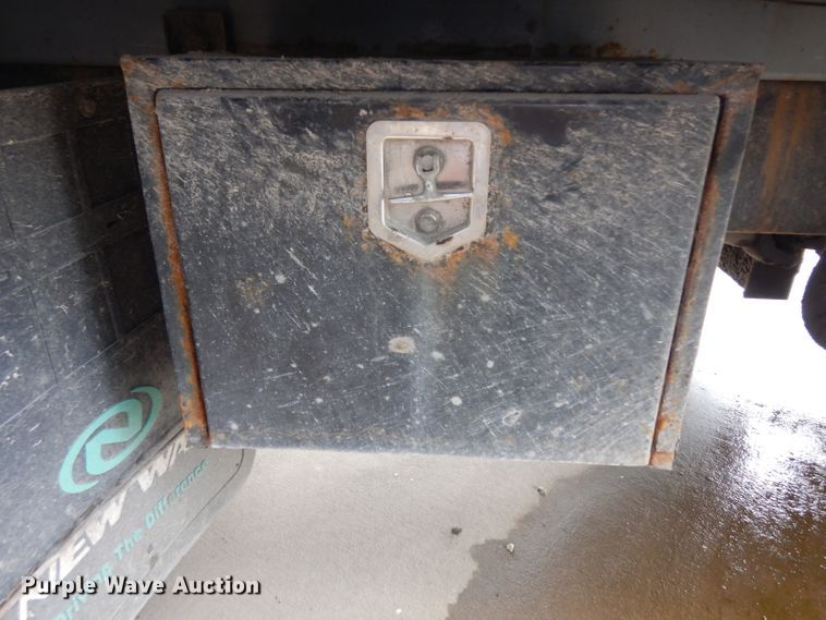 image for item GG9091 2012 Peterbilt 320 refuse truck