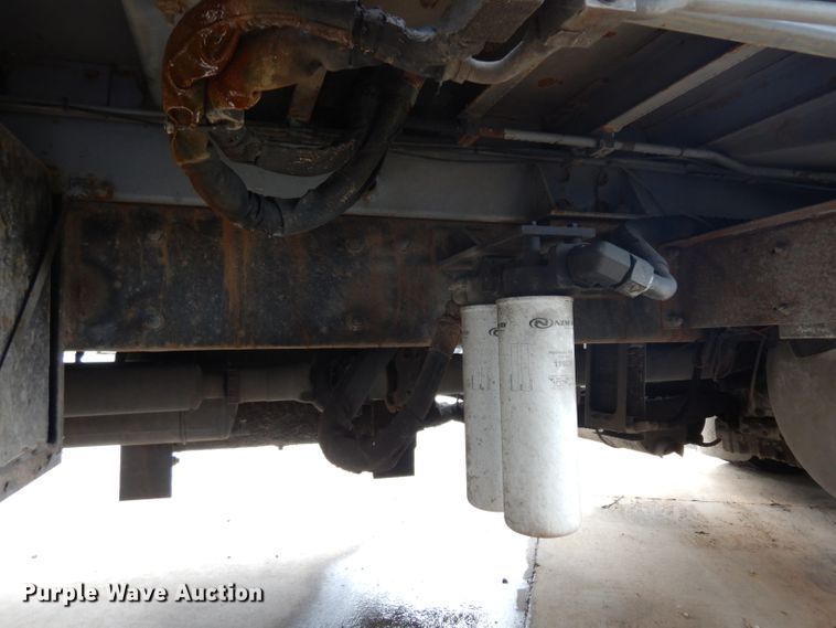 image for item GG9091 2012 Peterbilt 320 refuse truck