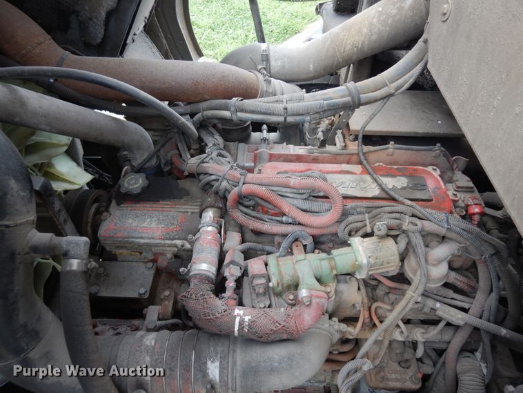 image for item GG9091 2012 Peterbilt 320 refuse truck