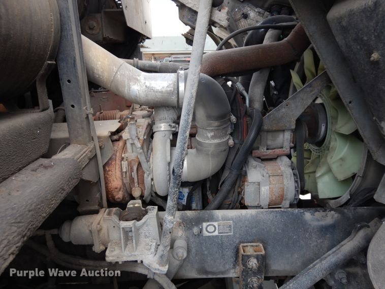 image for item GG9091 2012 Peterbilt 320 refuse truck