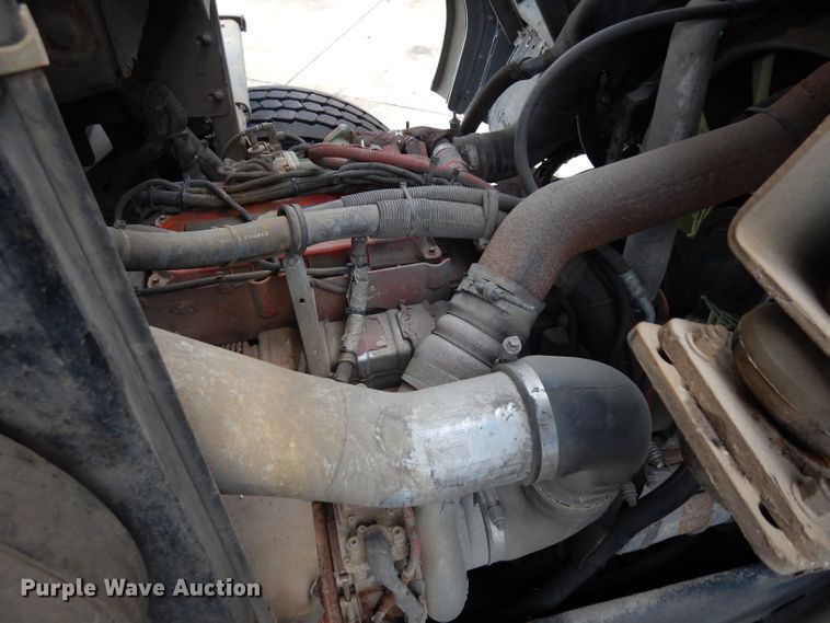 image for item GG9091 2012 Peterbilt 320 refuse truck