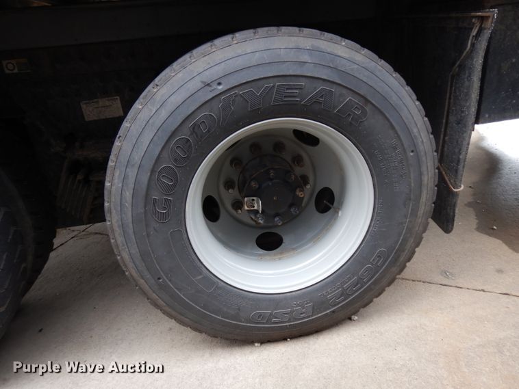 image for item GG9091 2012 Peterbilt 320 refuse truck