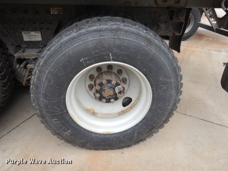 image for item GG9091 2012 Peterbilt 320 refuse truck