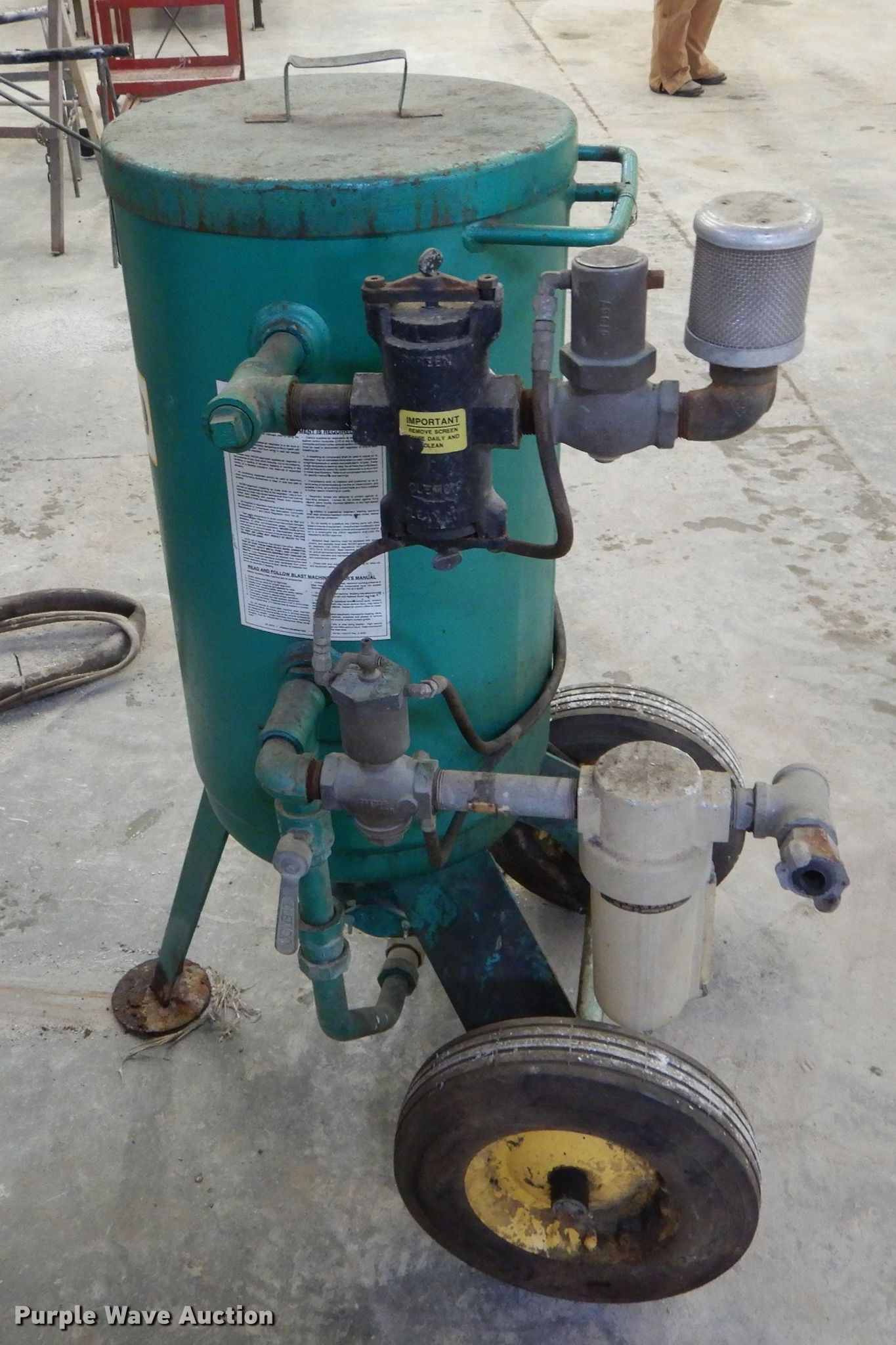 1992 Clemco 1648 sandblaster in Albia, IA Item DH6950 sold Purple Wave