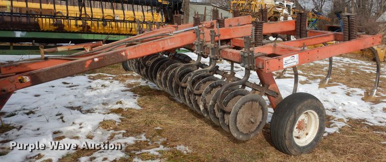 image for item DE4213 Allis Chalmers Min-Till disk ripper