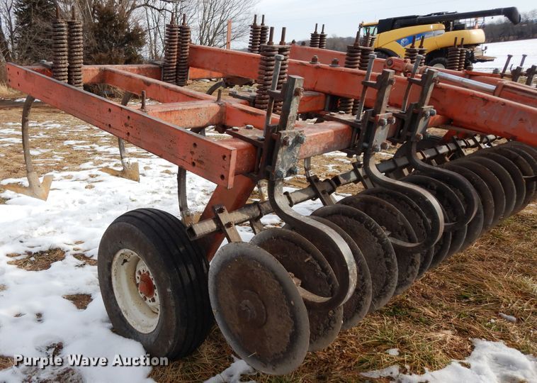 image for item DE4213 Allis Chalmers Min-Till disk ripper