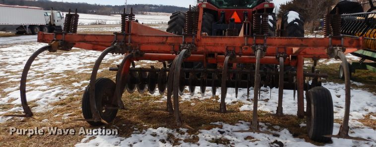 image for item DE4213 Allis Chalmers Min-Till disk ripper