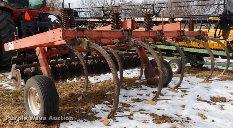 image for item DE4213 Allis Chalmers Min-Till disk ripper