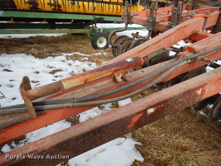 image for item DE4213 Allis Chalmers Min-Till disk ripper