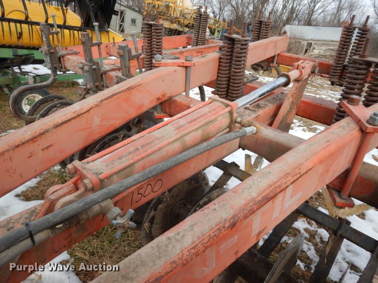 image for item DE4213 Allis Chalmers Min-Till disk ripper
