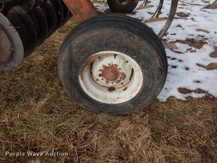 image for item DE4213 Allis Chalmers Min-Till disk ripper