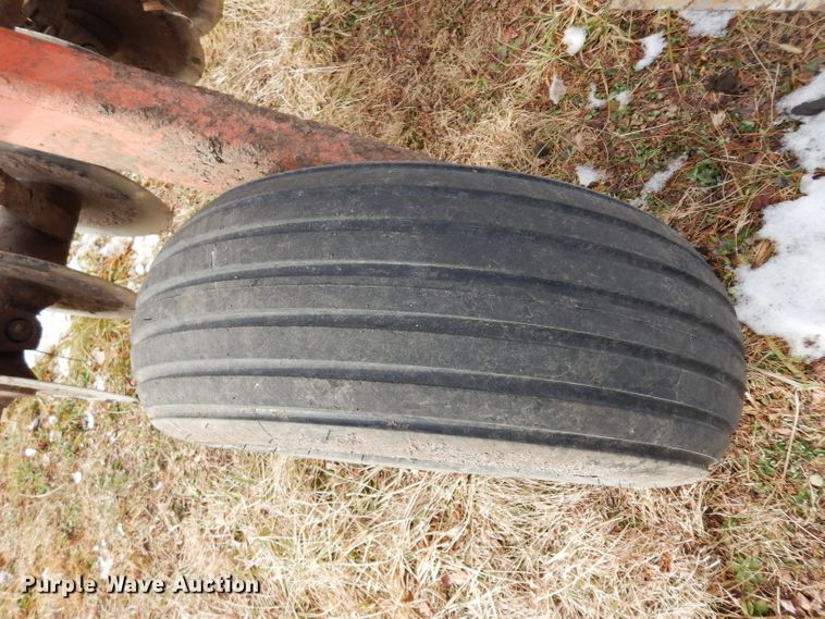 image for item DE4213 Allis Chalmers Min-Till disk ripper