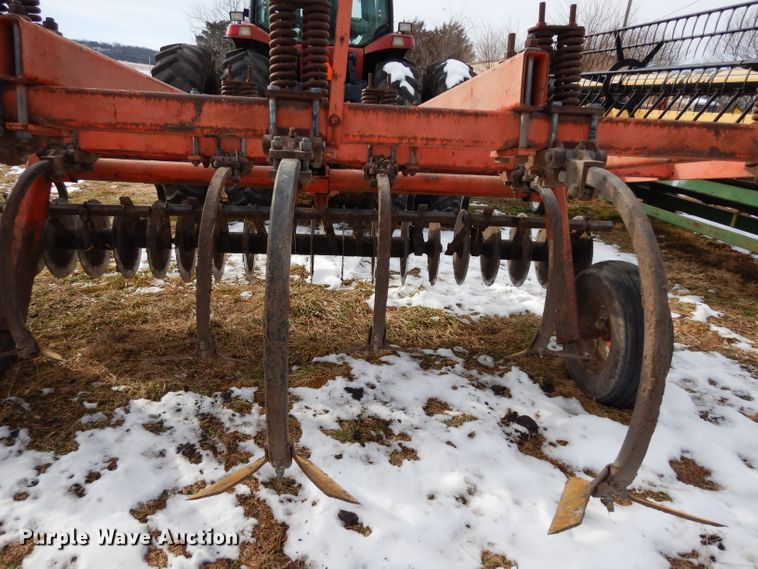 image for item DE4213 Allis Chalmers Min-Till disk ripper