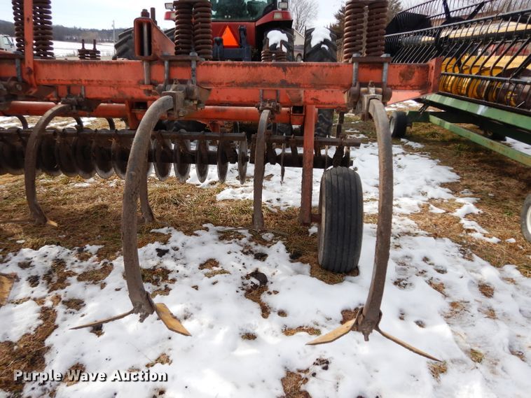 image for item DE4213 Allis Chalmers Min-Till disk ripper