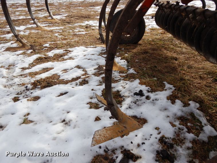 image for item DE4213 Allis Chalmers Min-Till disk ripper