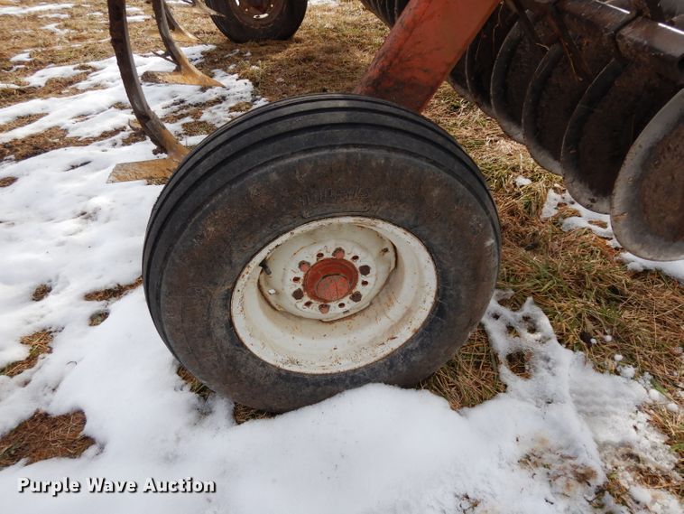 image for item DE4213 Allis Chalmers Min-Till disk ripper