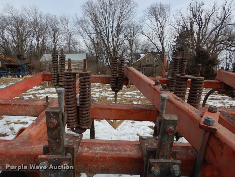 image for item DE4213 Allis Chalmers Min-Till disk ripper